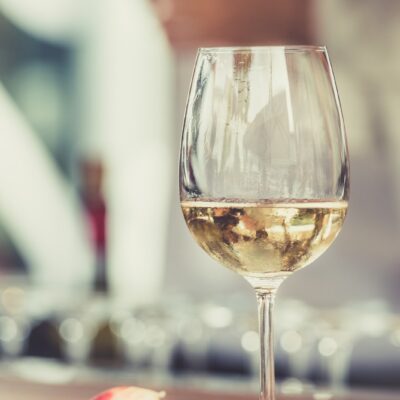 Quali sono le fasi per la degustazione di un vino bianco